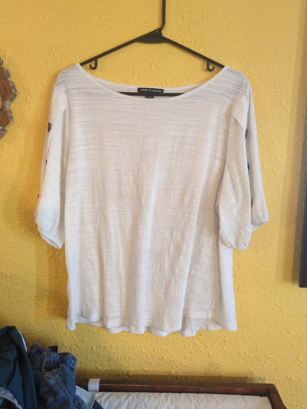 cable & gauge Blouse Size XL White Textured Button Sleeve Top